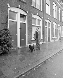 882182 Gezicht op de voorgevels van de woningen Grifstraat 13/13bis-lager te Utrecht.